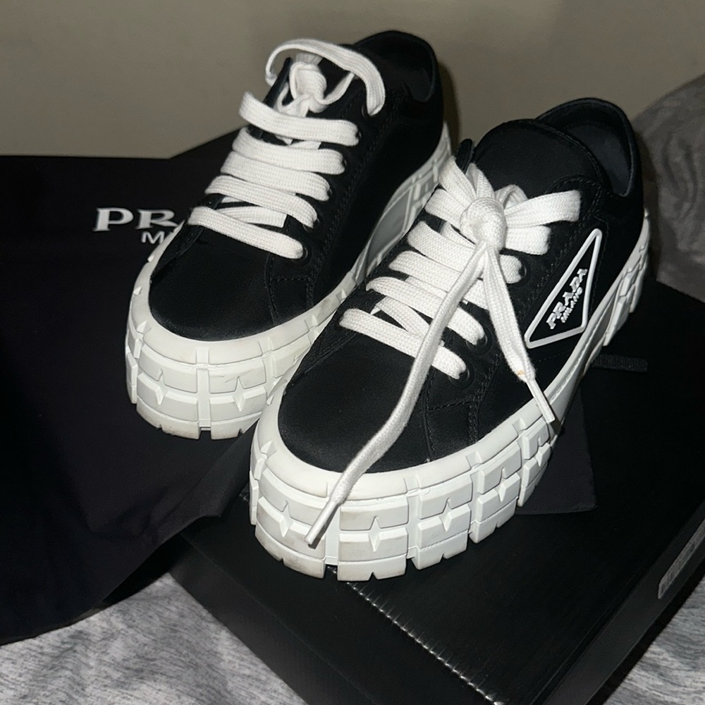 Prada Nylon Gabardine size 38 - Picture 3 of 5